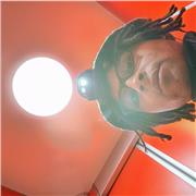 Laureato in arte visiva attivo nel campo dell'arte contemporanea e del cinema offre lezioni di pittura ad olio,scultura, modellato o storia dell'arte dal livello base a livelli avanzati